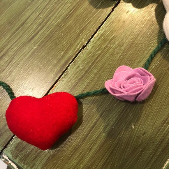 Target Threshold New without Box Garland Felt Hearts and Roses Valentine's Day - Picture 1 of 8